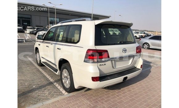 Acheter Import Voiture Toyota Land Cruiser Blanc à Import - Dubai, Région de la Bouenza Acheter Import Voiture Toyota Land Cruiser Blanc à Import - Dubai, Région de la Bouenza