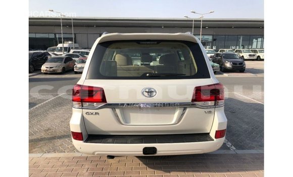 Acheter Import Voiture Toyota Land Cruiser Blanc à Import - Dubai, Région de la Bouenza Acheter Import Voiture Toyota Land Cruiser Blanc à Import - Dubai, Région de la Bouenza