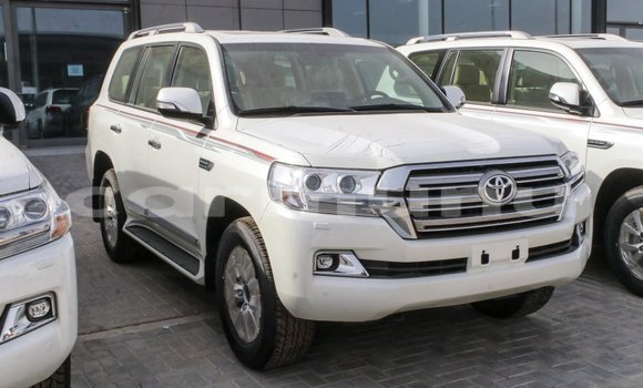 Acheter Import Voiture Toyota Land Cruiser Blanc à Import - Dubai, Région de la Bouenza Acheter Import Voiture Toyota Land Cruiser Blanc à Import - Dubai, Région de la Bouenza