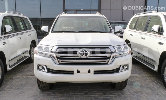 Acheter Import Voiture Toyota Land Cruiser Blanc à Import - Dubai, Région de la Bouenza Acheter Import Voiture Toyota Land Cruiser Blanc à Import - Dubai, Région de la Bouenza