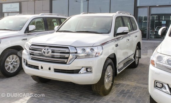 Acheter Import Voiture Toyota Land Cruiser Blanc à Import - Dubai, Région de la Bouenza Acheter Import Voiture Toyota Land Cruiser Blanc à Import - Dubai, Région de la Bouenza
