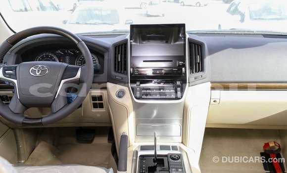 Acheter Import Voiture Toyota Land Cruiser Blanc à Import - Dubai, Région de la Bouenza Acheter Import Voiture Toyota Land Cruiser Blanc à Import - Dubai, Région de la Bouenza