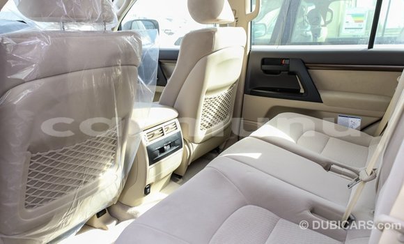Acheter Import Voiture Toyota Land Cruiser Blanc à Import - Dubai, Région de la Bouenza Acheter Import Voiture Toyota Land Cruiser Blanc à Import - Dubai, Région de la Bouenza