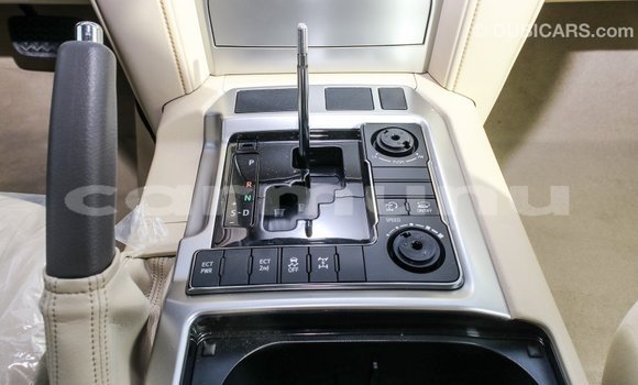 Acheter Import Voiture Toyota Land Cruiser Blanc à Import - Dubai, Région de la Bouenza Acheter Import Voiture Toyota Land Cruiser Blanc à Import - Dubai, Région de la Bouenza