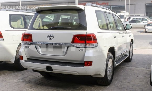 Acheter Import Voiture Toyota Land Cruiser Blanc à Import - Dubai, Région de la Bouenza Acheter Import Voiture Toyota Land Cruiser Blanc à Import - Dubai, Région de la Bouenza