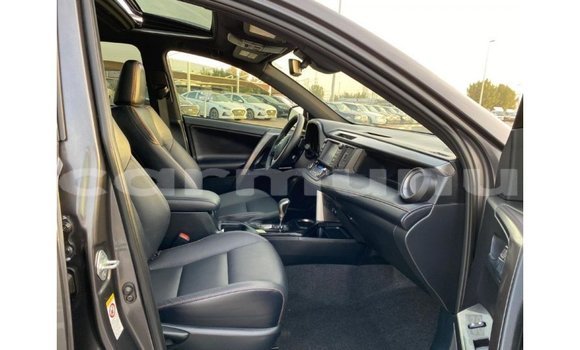 Buy Import Toyota HiAce Other Truck in Import - Dubai in Region of Bouenza Buy Import Toyota HiAce Other Truck in Import - Dubai in Region of Bouenza