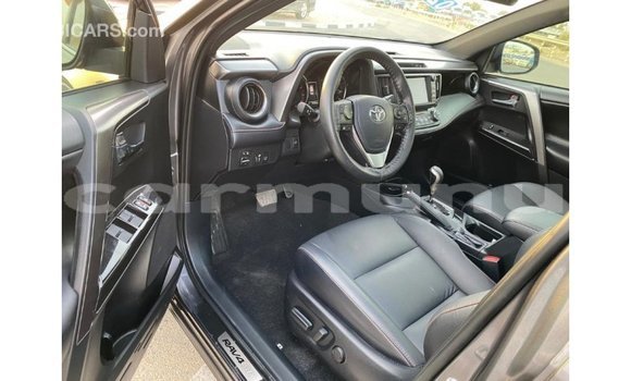 Buy Import Toyota HiAce Other Truck in Import - Dubai in Region of Bouenza Buy Import Toyota HiAce Other Truck in Import - Dubai in Region of Bouenza