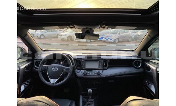 Buy Import Toyota HiAce Other Truck in Import - Dubai in Region of Bouenza Buy Import Toyota HiAce Other Truck in Import - Dubai in Region of Bouenza