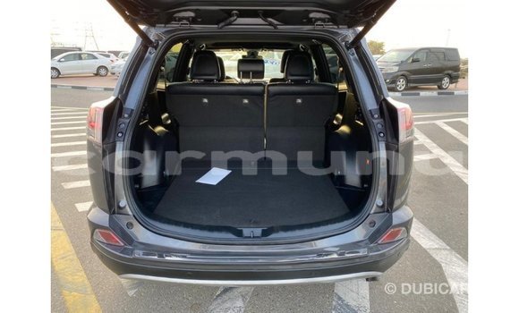 Buy Import Toyota HiAce Other Truck in Import - Dubai in Region of Bouenza Buy Import Toyota HiAce Other Truck in Import - Dubai in Region of Bouenza