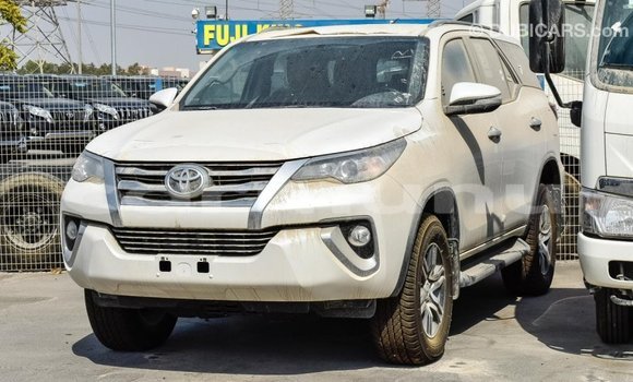 Acheter Import Voiture Toyota Fortuner Blanc à Import - Dubai, Région de la Bouenza Acheter Import Voiture Toyota Fortuner Blanc à Import - Dubai, Région de la Bouenza