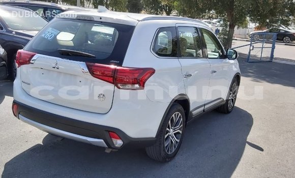 Buy Import Mitsubishi Outlander White Car in Import - Dubai in Region of Bouenza Buy Import Mitsubishi Outlander White Car in Import - Dubai in Region of Bouenza