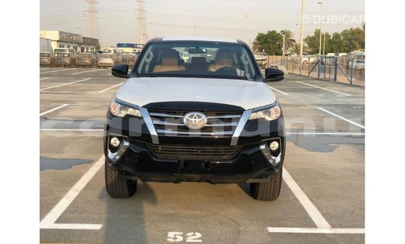 Acheter Import Voiture Toyota Fortuner Noir à Import - Dubai, Région de la Bouenza Acheter Import Voiture Toyota Fortuner Noir à Import - Dubai, Région de la Bouenza