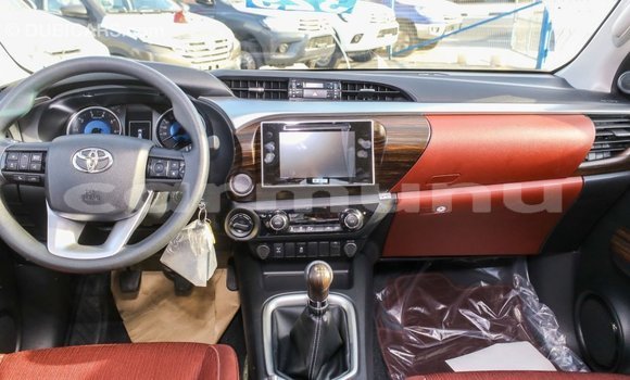 Acheter Import Voiture Toyota Hilux Blanc à Import - Dubai, Région de la Bouenza Acheter Import Voiture Toyota Hilux Blanc à Import - Dubai, Région de la Bouenza