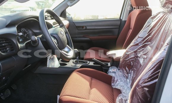Acheter Import Voiture Toyota Hilux Blanc à Import - Dubai, Région de la Bouenza Acheter Import Voiture Toyota Hilux Blanc à Import - Dubai, Région de la Bouenza