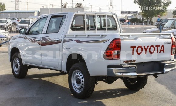 Acheter Import Voiture Toyota Hilux Blanc à Import - Dubai, Région de la Bouenza Acheter Import Voiture Toyota Hilux Blanc à Import - Dubai, Région de la Bouenza