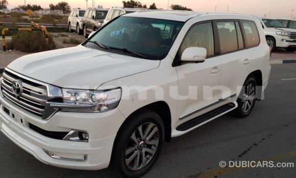 Buy Import Toyota Land Cruiser White Car in Import - Dubai in Region of Bouenza Buy Import Toyota Land Cruiser White Car in Import - Dubai in Region of Bouenza