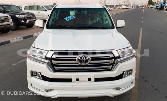 Buy Import Toyota Land Cruiser White Car in Import - Dubai in Region of Bouenza Buy Import Toyota Land Cruiser White Car in Import - Dubai in Region of Bouenza