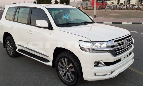 Buy Import Toyota Land Cruiser White Car in Import - Dubai in Region of Bouenza Buy Import Toyota Land Cruiser White Car in Import - Dubai in Region of Bouenza