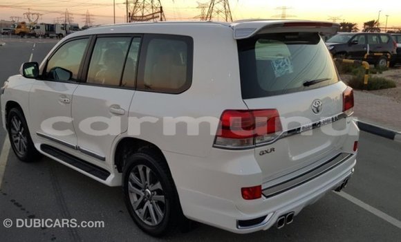 Buy Import Toyota Land Cruiser White Car in Import - Dubai in Region of Bouenza Buy Import Toyota Land Cruiser White Car in Import - Dubai in Region of Bouenza