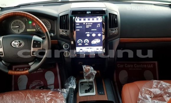 Buy Import Toyota Land Cruiser White Car in Import - Dubai in Region of Bouenza Buy Import Toyota Land Cruiser White Car in Import - Dubai in Region of Bouenza