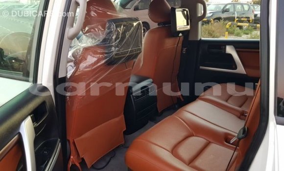Buy Import Toyota Land Cruiser White Car in Import - Dubai in Region of Bouenza Buy Import Toyota Land Cruiser White Car in Import - Dubai in Region of Bouenza