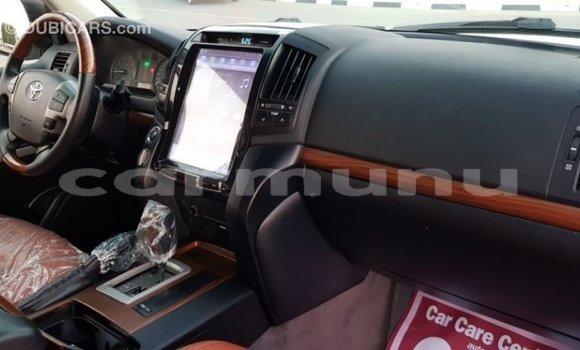 Buy Import Toyota Land Cruiser White Car in Import - Dubai in Region of Bouenza Buy Import Toyota Land Cruiser White Car in Import - Dubai in Region of Bouenza