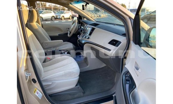Buy Import Toyota Sienna Other Car in Import - Dubai in Region of Bouenza Buy Import Toyota Sienna Other Car in Import - Dubai in Region of Bouenza