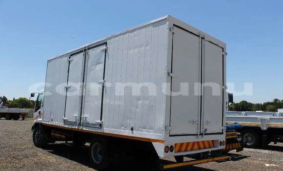 Acheter Occasion Utilitaire Isuzu FTR 850 Blanc à Brazzaville, Commune de Brazzaville Acheter Occasion Utilitaire Isuzu FTR 850 Blanc à Brazzaville, Commune de Brazzaville