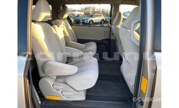 Buy Import Toyota Sienna Other Car in Import - Dubai in Region of Bouenza Buy Import Toyota Sienna Other Car in Import - Dubai in Region of Bouenza