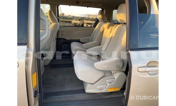 Buy Import Toyota Sienna Other Car in Import - Dubai in Region of Bouenza Buy Import Toyota Sienna Other Car in Import - Dubai in Region of Bouenza
