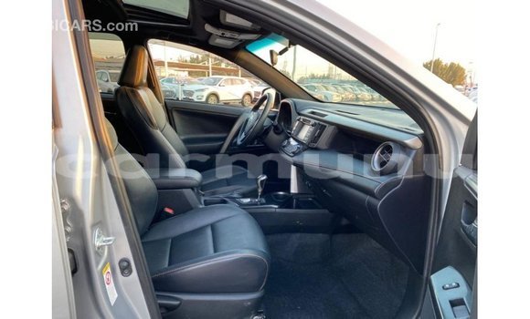 Buy Import Toyota HiAce Other Truck in Import - Dubai in Region of Bouenza Buy Import Toyota HiAce Other Truck in Import - Dubai in Region of Bouenza