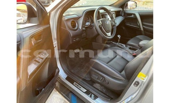 Buy Import Toyota HiAce Other Truck in Import - Dubai in Region of Bouenza Buy Import Toyota HiAce Other Truck in Import - Dubai in Region of Bouenza