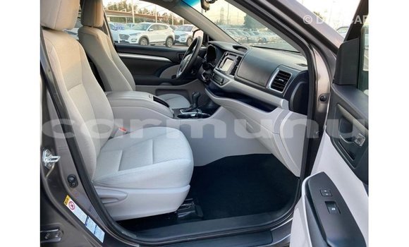Buy Import Toyota Highlander Other Car in Import - Dubai in Region of Bouenza Buy Import Toyota Highlander Other Car in Import - Dubai in Region of Bouenza