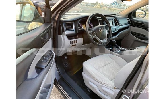Buy Import Toyota Highlander Other Car in Import - Dubai in Region of Bouenza Buy Import Toyota Highlander Other Car in Import - Dubai in Region of Bouenza