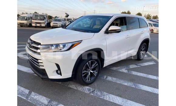 Acheter Import Voiture Toyota Highlander Blanc à Import - Dubai, Région de la Bouenza Acheter Import Voiture Toyota Highlander Blanc à Import - Dubai, Région de la Bouenza