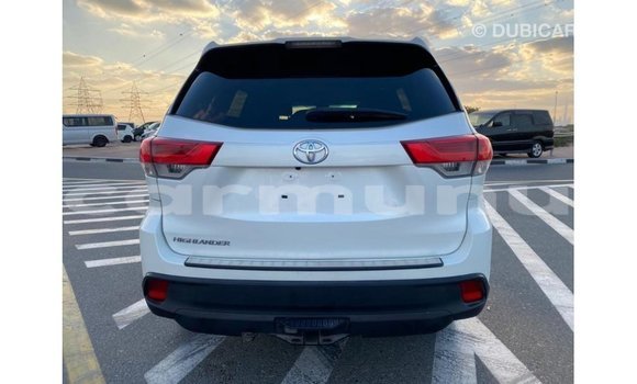 Acheter Import Voiture Toyota Highlander Blanc à Import - Dubai, Région de la Bouenza Acheter Import Voiture Toyota Highlander Blanc à Import - Dubai, Région de la Bouenza