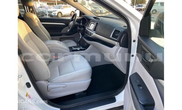 Acheter Import Voiture Toyota Highlander Blanc à Import - Dubai, Région de la Bouenza Acheter Import Voiture Toyota Highlander Blanc à Import - Dubai, Région de la Bouenza
