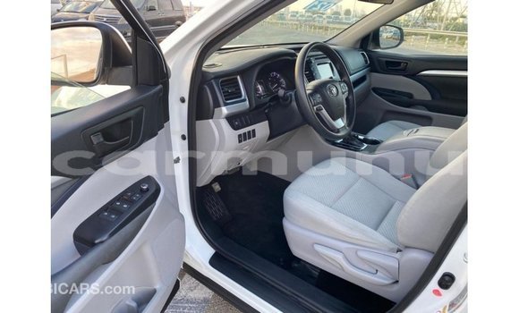 Acheter Import Voiture Toyota Highlander Blanc à Import - Dubai, Région de la Bouenza Acheter Import Voiture Toyota Highlander Blanc à Import - Dubai, Région de la Bouenza