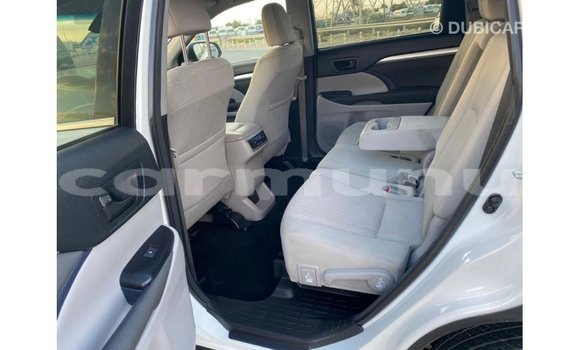 Acheter Import Voiture Toyota Highlander Blanc à Import - Dubai, Région de la Bouenza Acheter Import Voiture Toyota Highlander Blanc à Import - Dubai, Région de la Bouenza