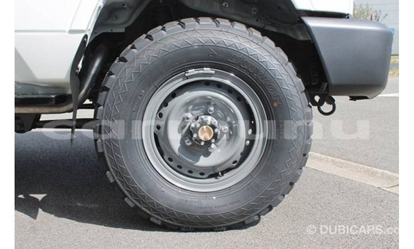 Buy Import Toyota Land Cruiser White Car in Import - Dubai in Region of Bouenza Buy Import Toyota Land Cruiser White Car in Import - Dubai in Region of Bouenza