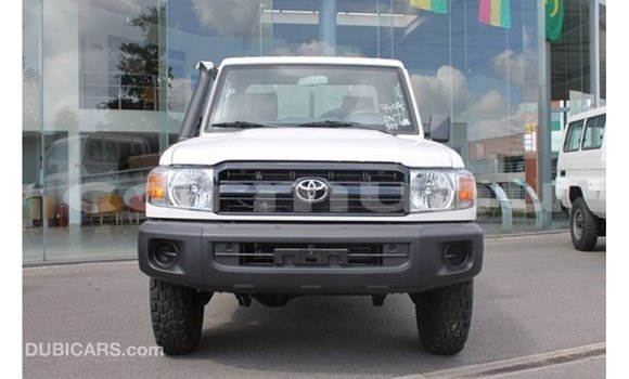 Buy Import Toyota Land Cruiser White Car in Import - Dubai in Region of Bouenza Buy Import Toyota Land Cruiser White Car in Import - Dubai in Region of Bouenza