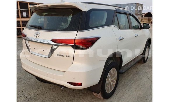 Acheter Import Voiture Toyota Fortuner Blanc à Import - Dubai, Région de la Bouenza Acheter Import Voiture Toyota Fortuner Blanc à Import - Dubai, Région de la Bouenza