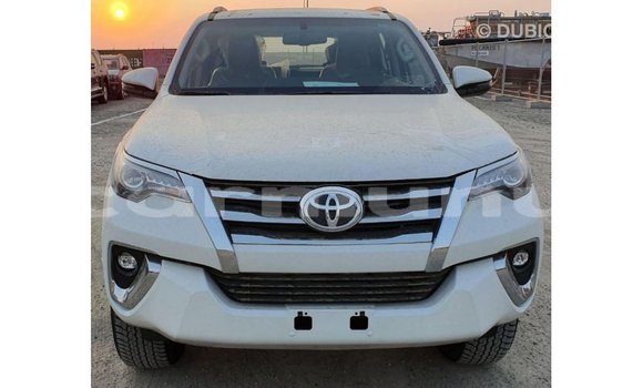 Acheter Import Voiture Toyota Fortuner Blanc à Import - Dubai, Région de la Bouenza Acheter Import Voiture Toyota Fortuner Blanc à Import - Dubai, Région de la Bouenza