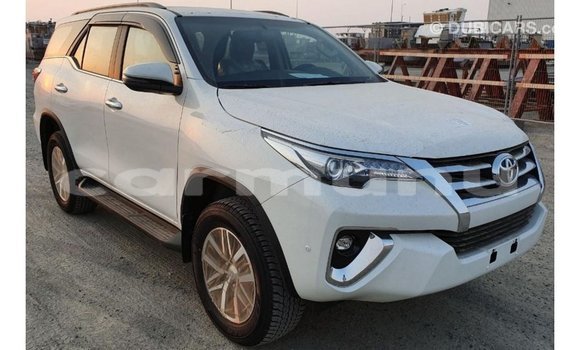 Acheter Import Voiture Toyota Fortuner Blanc à Import - Dubai, Région de la Bouenza Acheter Import Voiture Toyota Fortuner Blanc à Import - Dubai, Région de la Bouenza