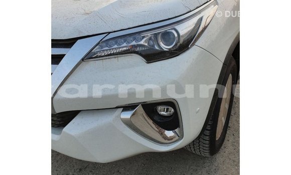 Acheter Import Voiture Toyota Fortuner Blanc à Import - Dubai, Région de la Bouenza Acheter Import Voiture Toyota Fortuner Blanc à Import - Dubai, Région de la Bouenza