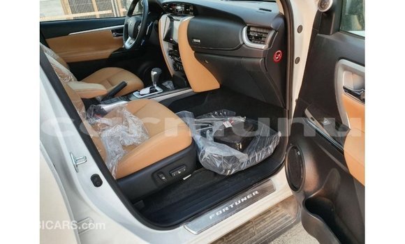 Acheter Import Voiture Toyota Fortuner Blanc à Import - Dubai, Région de la Bouenza Acheter Import Voiture Toyota Fortuner Blanc à Import - Dubai, Région de la Bouenza