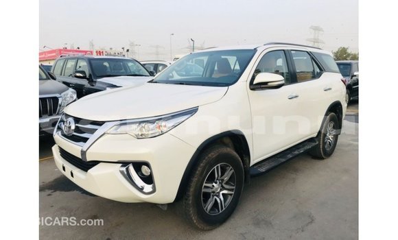 Acheter Import Voiture Toyota Fortuner Blanc à Import - Dubai, Région de la Bouenza Acheter Import Voiture Toyota Fortuner Blanc à Import - Dubai, Région de la Bouenza