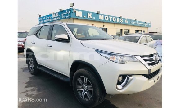 Acheter Import Voiture Toyota Fortuner Blanc à Import - Dubai, Région de la Bouenza Acheter Import Voiture Toyota Fortuner Blanc à Import - Dubai, Région de la Bouenza