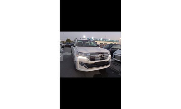 Buy Import Toyota Land Cruiser White Car in Import - Dubai in Region of Bouenza Buy Import Toyota Land Cruiser White Car in Import - Dubai in Region of Bouenza