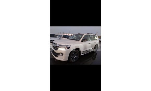 Buy Import Toyota Land Cruiser White Car in Import - Dubai in Region of Bouenza Buy Import Toyota Land Cruiser White Car in Import - Dubai in Region of Bouenza